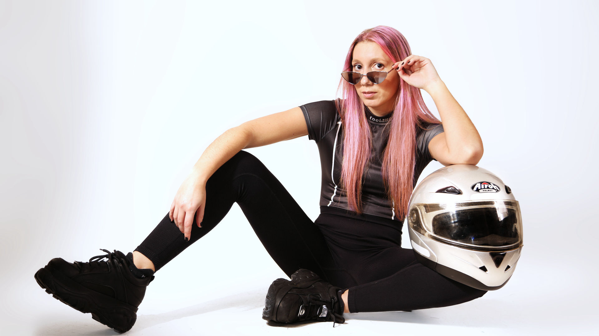 🇫🇷 ROXIE touche le fond pour mieux briller avec « Deeper »
