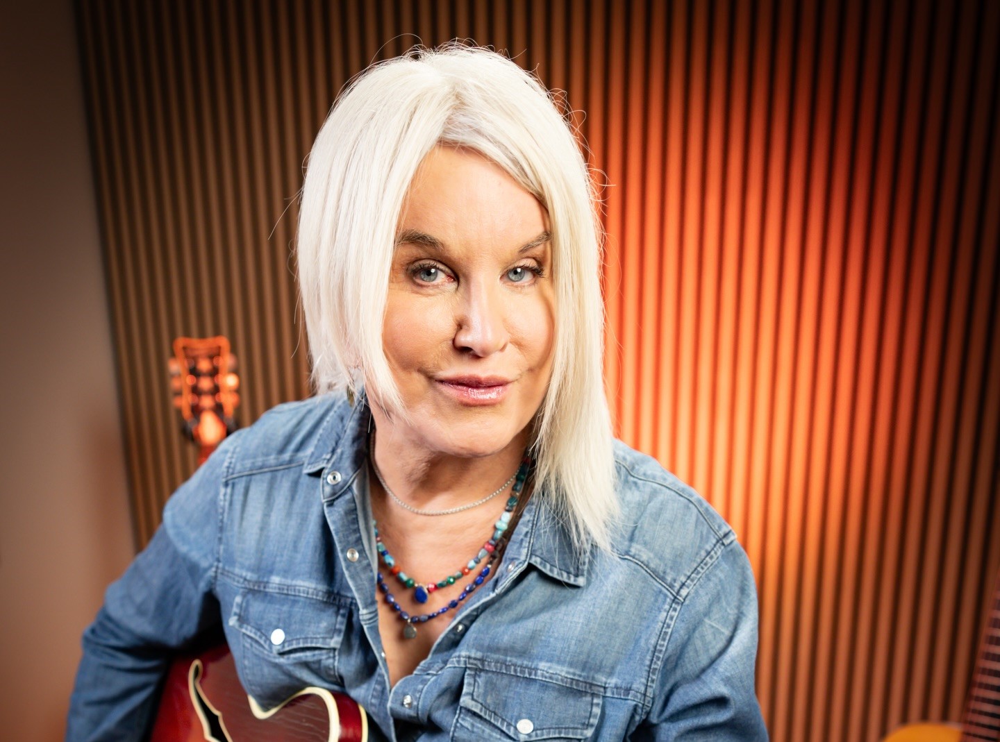 🇺🇸 Sarah James Captures Emotional Isolation in « The Distance »